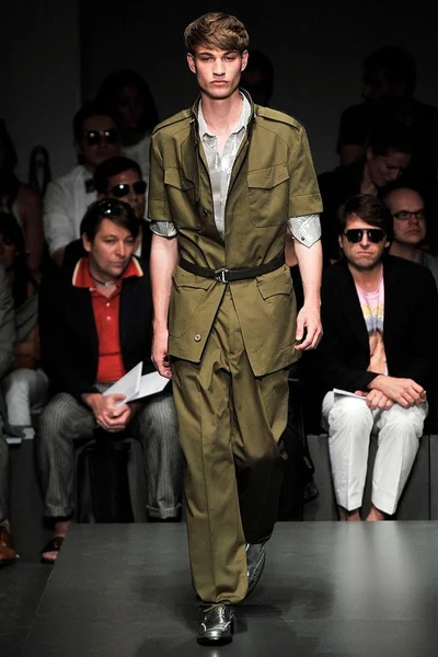 Look 27